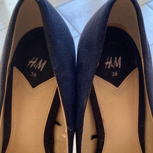 H&M black suede heels. Size 7 - Picture 4 of 8